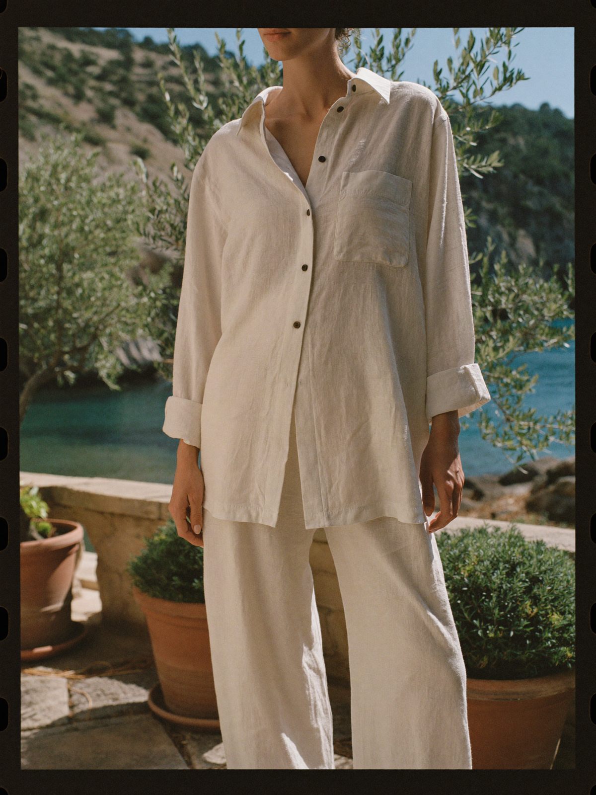 Ivory linen co-ord set on stone steps